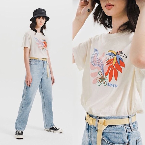 Levi's Tops - LEVI’S COTTON T SHIRT NWT